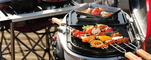 Jak wybrać grill: gaz, prąd czy węgiel — co realnie pasuje do twojego życia