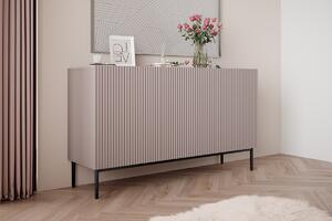Komoda Nicole 150 cm trzydrzwiowa z ryflowanym frontem - antyczny róż MDF / czarne nóżki