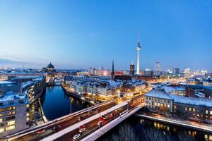 Fotografia Aerial view of Berlin illuminated skyline, Alexander Spatari