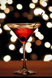 Fotografia Holiday martini on bar counter with, Cappi Thompson