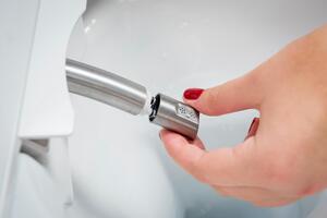 Toaleta myjąca bezkołnierzowa BERNSTEIN Basic 1104 - prysznic damski i męski