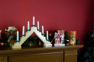 Świąteczna dekoracja - drewniany świecznik, 7 diod LED