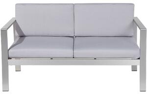 Sofa ogrodowa jasnoszara metalowa z wodoodpornymi poduszkami 2-osobowa Salerno Beliani