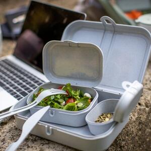 Zestaw lunchbox ze sztućcami PASCAL READY ORGANIC szary KOZIOL mantecodesign