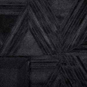 Dywan skórzany z geometrycznym wzorem w trójkąty 140 x 200 cm czarny Kasar Beliani