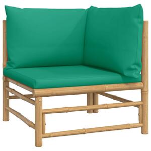 Narożna sofa ogrodowa z zielonymi poduszkami, bambusowa