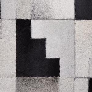 Dywan skórzany 140 x 200 cm wzór geometryczny ręcznie tkany czarno-szary Efirli Beliani
