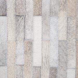 Skórzany dywan patchworkowy 140 x 200 cm tkany ręcznie szaro-beżowy Sinneli Beliani