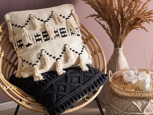 Boho poduszka dekoracyjna bawełniana z frędzlami wypełnieniem beżowa Thondi Beliani