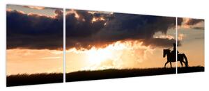 Obraz - Jeździec na koniu o zachodzie słońca (170x50 cm)