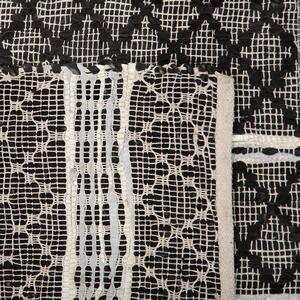Dywan do salonu 80x150 cm skórzany z bawełną wzór geometryczny czarny Fehimli Beliani
