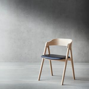 Krzesło z drewna dębowego ze skórzanym siedziskiem Findahl by Hammel Mette