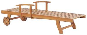 Rustykalny leżak ogrodowy drewno akacjowe na kółkach regulowany z poduszką beżowoszarą Java Beliani