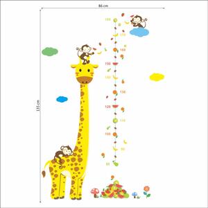 PIPPER | Naklejka na ścianę "Miarka dziecięca - Żyrafa z małpami" 135x86 cm