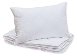 Kocyk z poduszką w łóżeczku biały
