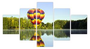 Obraz balonu na ogrzane powietrze nad jeziorem (125x70 cm)