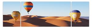Obraz - latające balony na pustyni (170x50 cm)