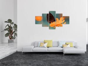 Obraz - motyl na pomarańczowym kwiatku (125x70 cm)