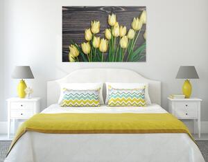 Obraz urocze żółte tulipany na drewnianym tle