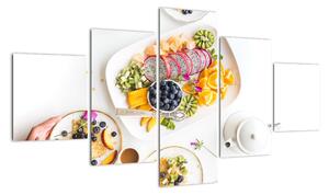 Obraz talerzy z owocami na stole (125x70 cm)