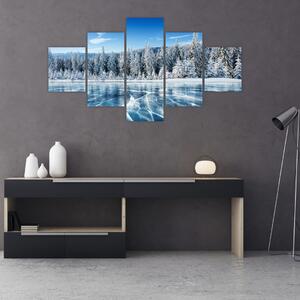 Obraz zamarzniętego jeziora i pokrytych śniegiem drzew (125x70 cm)