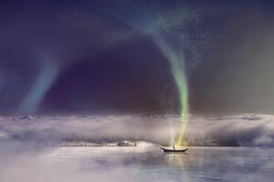 Obraz zorzy polarnej nad jeziorem