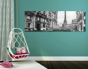 Obraz widok na Wieżę Eiffla z ulicy w Paryżu w wersji czarno-białej