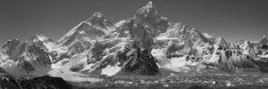 Obraz piękny szczyt górski w wersji czarno-białej