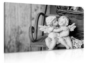 Obraz figurki aniołów na ławce w wersji czarno-białej