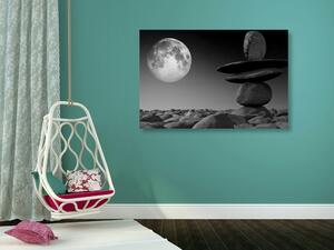 Obraz ułożone kamienie w świetle księżyca w wersji czarno-białej
