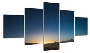 Obraz - Nocne niebo nad drogą (125x70 cm)