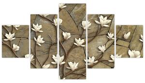 Obraz - Białe magnolie na murze kamiennym (125x70 cm)