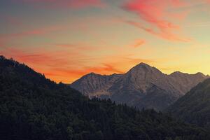 Fototapeta zachód słońca w górach