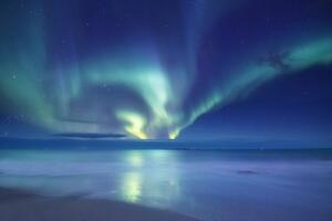 Fototapeta zorza polarna nad oceanem