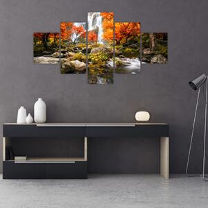 Obraz - Wodospady w pomarańczowym lesie (125x70 cm)
