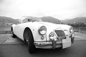 Fototapeta luksusowy czarno-biały zabytkowy samochód