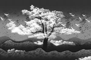 Samoprzylepna tapeta czarno-białe drzewo pokryte chmurami