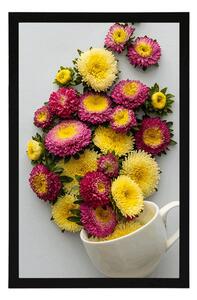 Plakat kubek pełen kwiatów