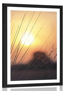 Plakat z passe-partout wschód słońca nad łąką