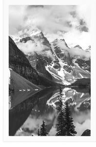 Plakat z passe-partout piękny czarno-biały krajobraz górski