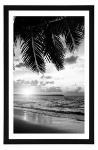 Plakat z passe-partout wschód słońca na karaibskiej plaży w czerni i bieli