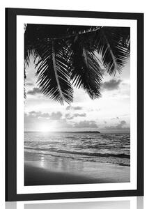 Plakat z passe-partout wschód słońca na karaibskiej plaży w czerni i bieli