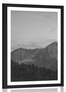 Plakat z passe-partout góry w czerni i bieli
