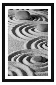 Plakat z passe-partout Kamienie Zen w piaszczystych kręgach w czerni i bieli