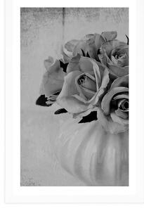 Plakat z passe-partout róże w wazonie w czerni i bieli
