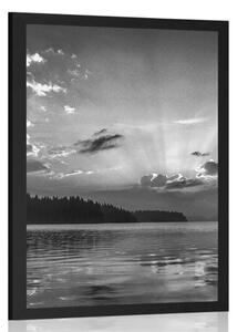 Plakat odbicie górskiego jeziora w czerni i bieli