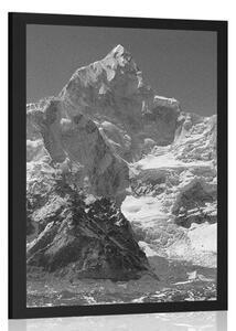 Plakat piękny szczyt górski w czerni i bieli