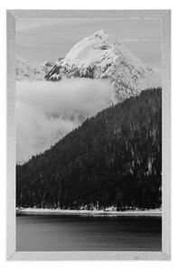 Plakat zimowy krajobraz w czerni i bieli