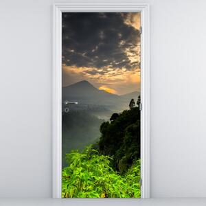 Fototapeta na drzwi - Zielony górski krajobraz (95x205cm)
