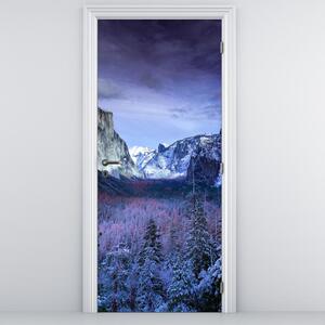 Fototapeta na drzwi - Zimowy krajobraz górski (95x205cm)